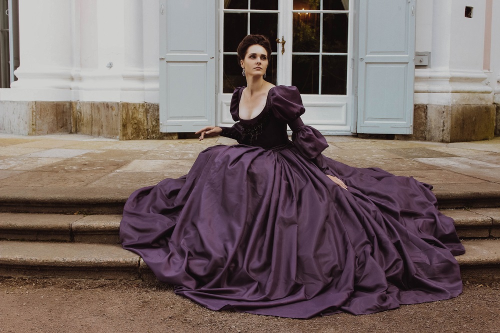 ディープパープルのカラードレス