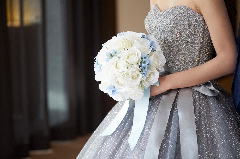 グレーのカラードレス