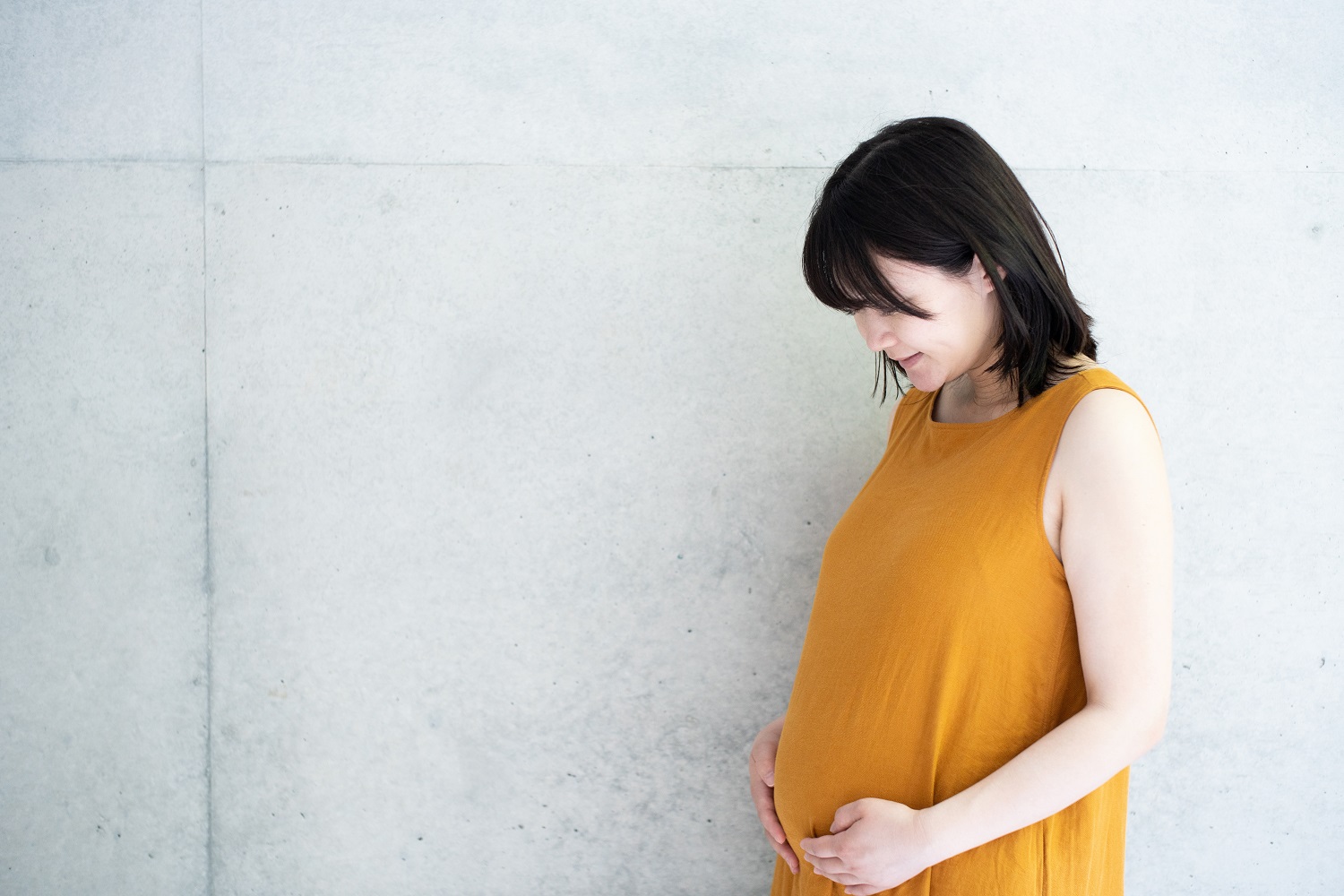 マタニティブルーに悩む妊婦