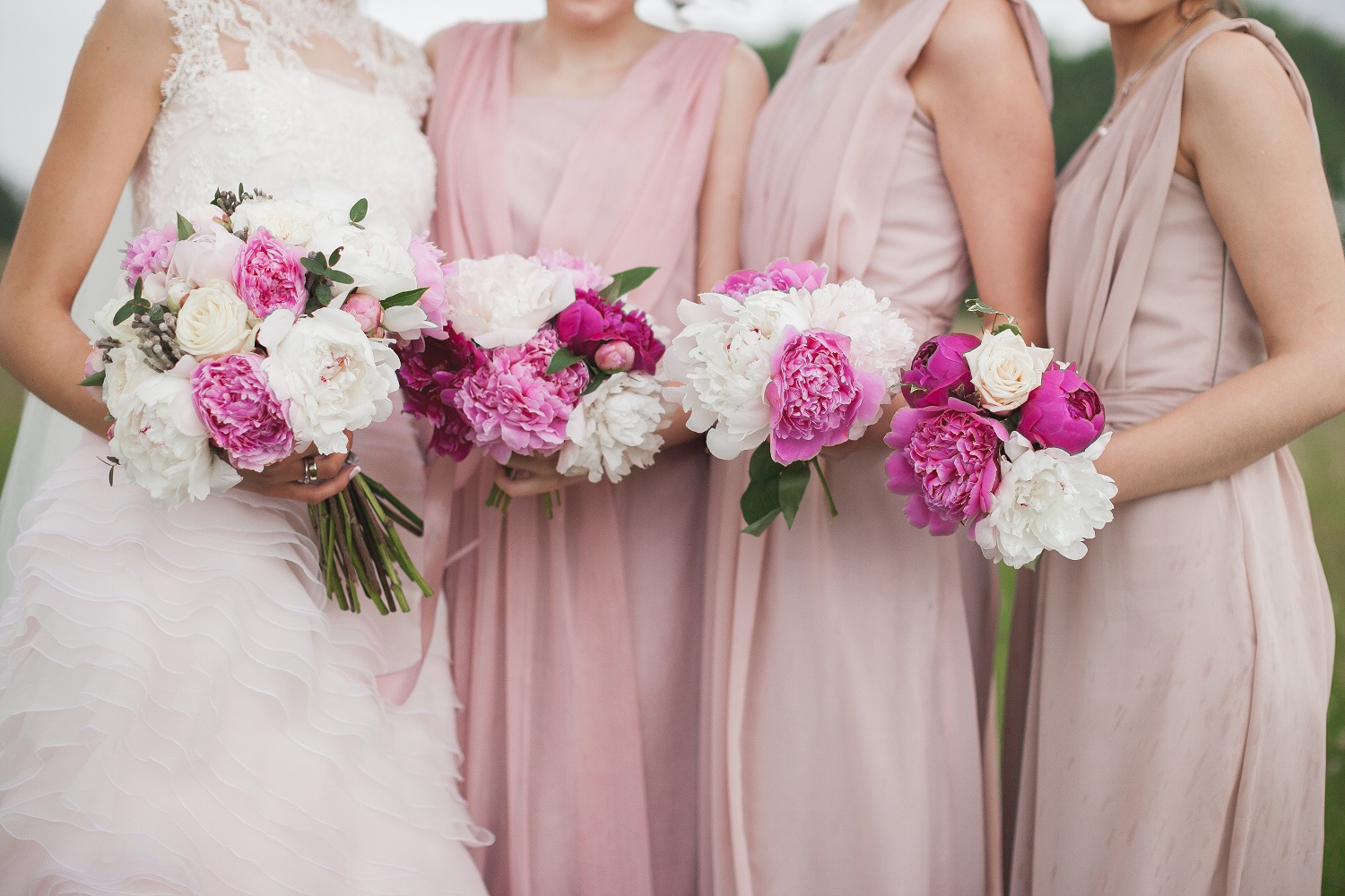 海外挙式に友人を呼ぶ？