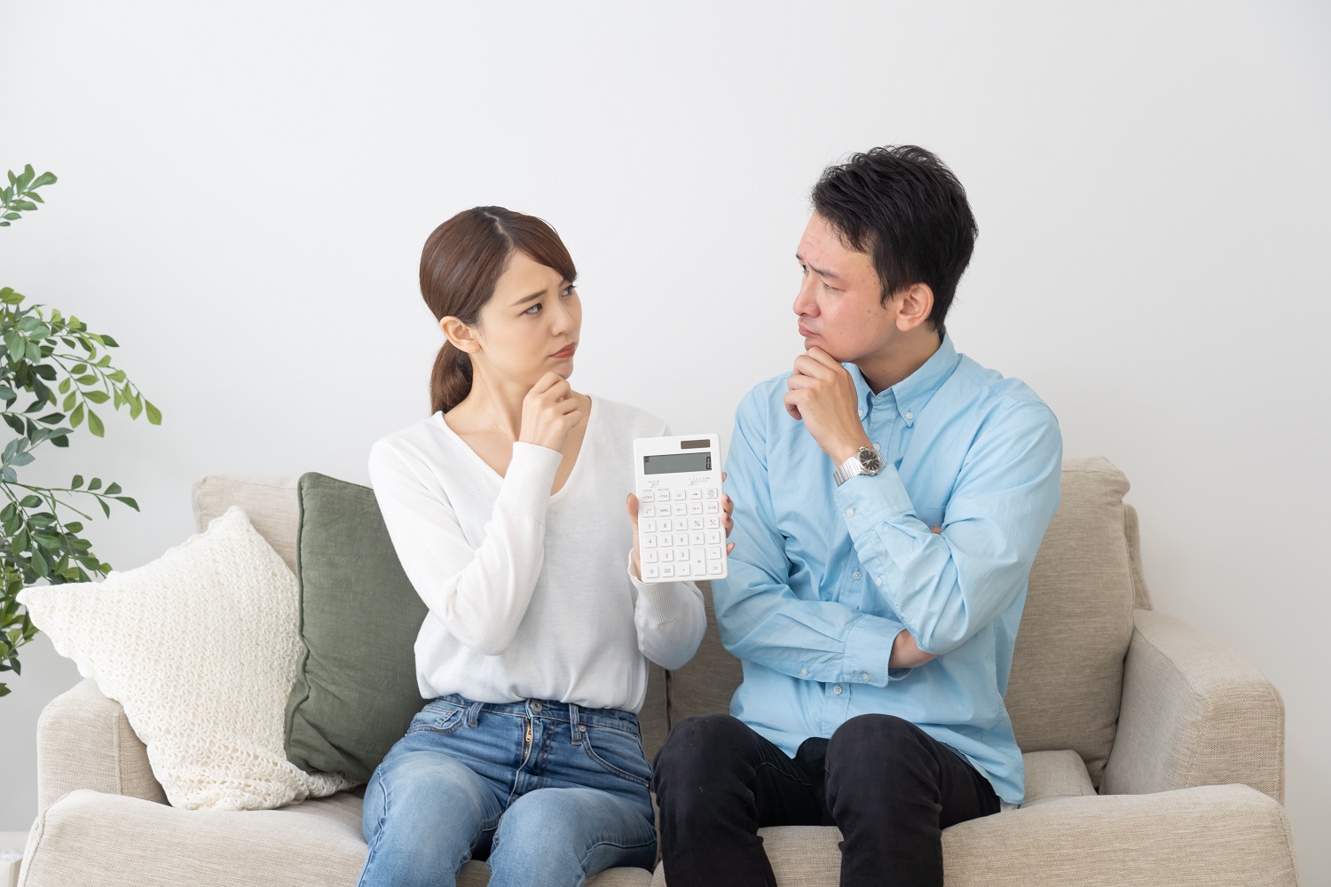 結婚式準備中のカップル